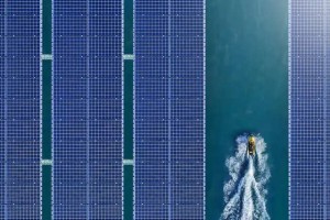 عربستان، نخستین نیروگاه خورشیدی شناور را راه‌اندازی می‌کند