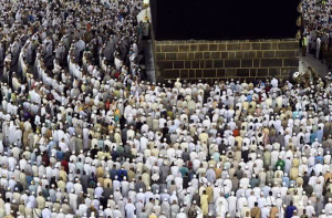 ۸۰ لیتر گلاب ناب، هدیه مردم قمصر به کعبه