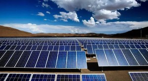 احداث ۹۰ نیروگاه خورشیدی برای مددجویان کمیته امداد در کاشان تا پایان سال