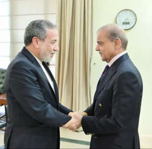 نخست‌وزیر پاکستان به ایران سفر می‌کند