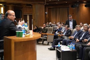 تاکید بر تسریع اتصال نیروگاه‌های خورشیدی پشت‌بامی در شرکت‌های توزیع برق