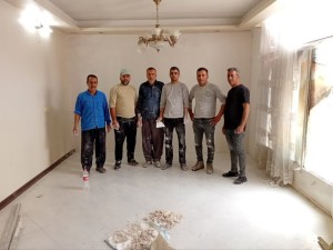 حضور در گروه جهادی برای بازسازی خانه های جنگ زده