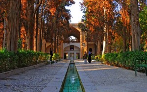 آمادگی سفرهای اردیبهشت و فصل گلاب‌گیری