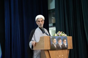باید با تمام توان از انقلاب پشتیبانی کنیم